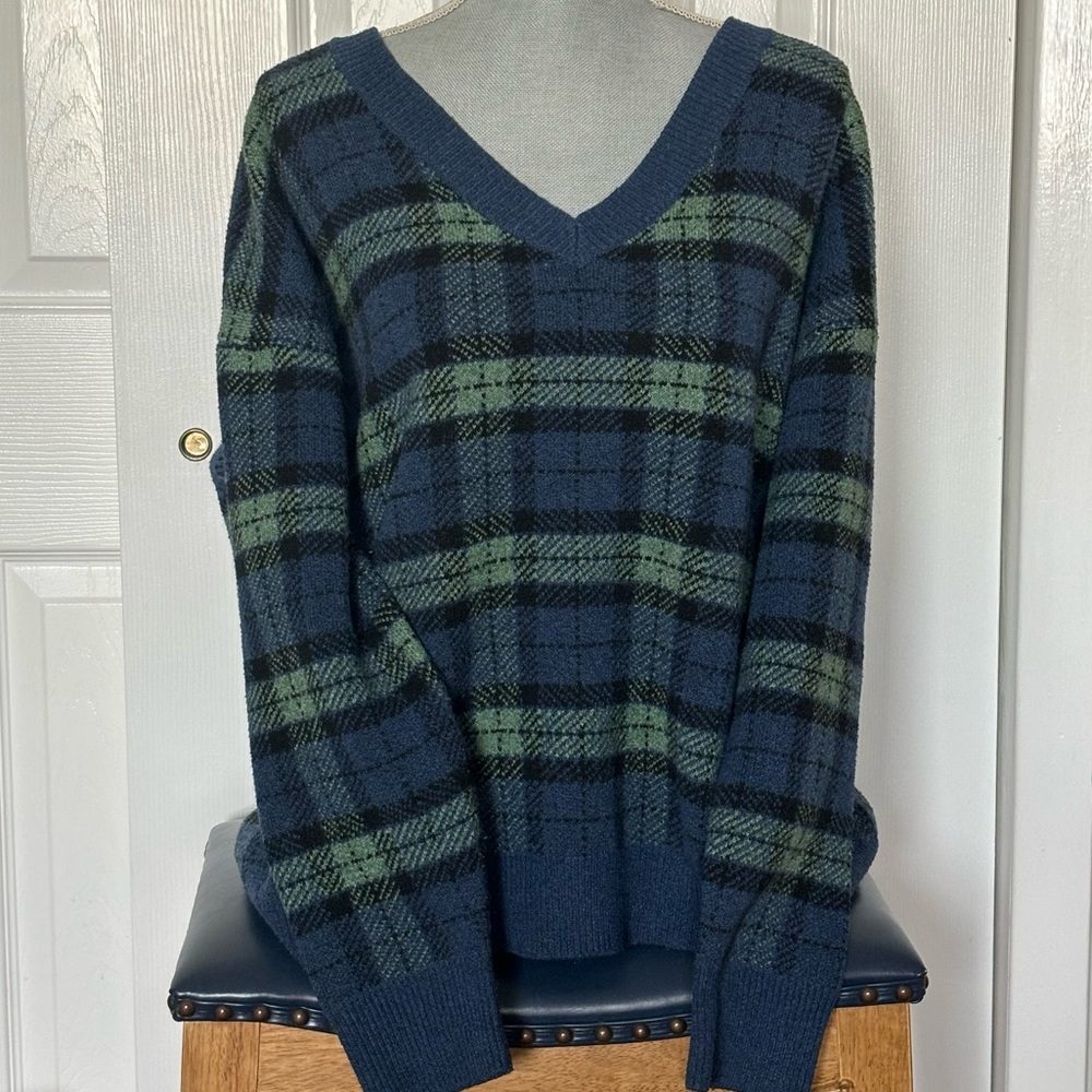 BLUE AND GREEN PLAID SWEATER SIZE XL